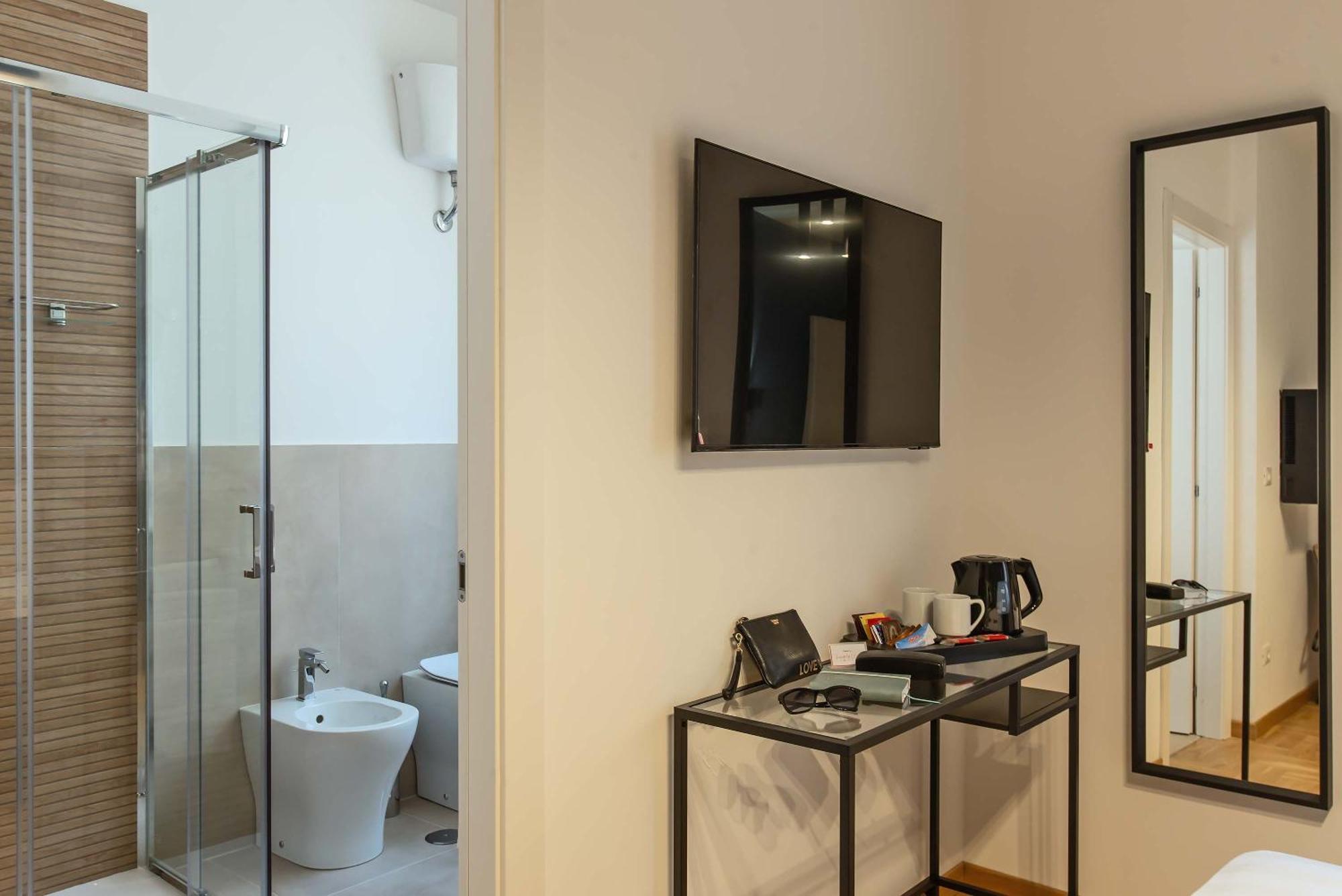 Essence Roma